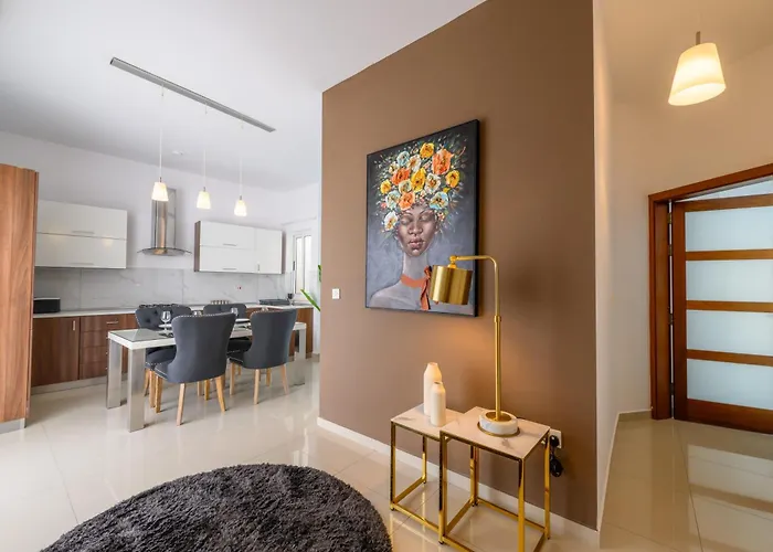 Апартаменты Breathtaking Penthouse Crimson Court B *