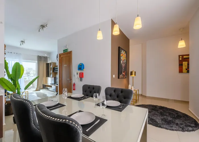 Апартаменты Breathtaking Penthouse Crimson Court B