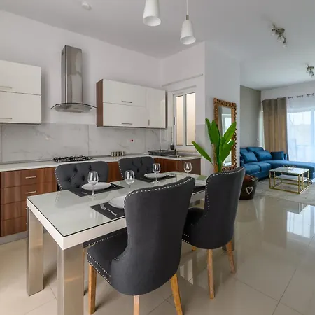 Breathtaking Penthouse Crimson Court B Apartament