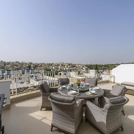 Breathtaking Penthouse Crimson Court B Apartment *