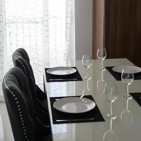 Breathtaking Penthouse Crimson Court B דירה