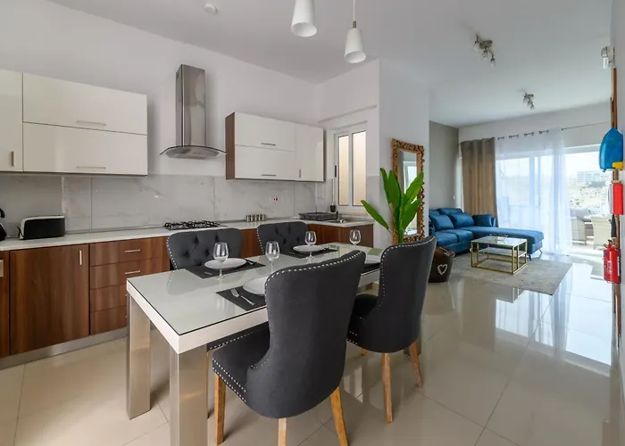 Breathtaking Penthouse Crimson Court B 아파트