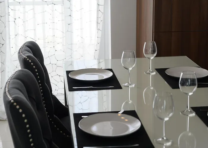 Breathtaking Penthouse Crimson Court B 아파트